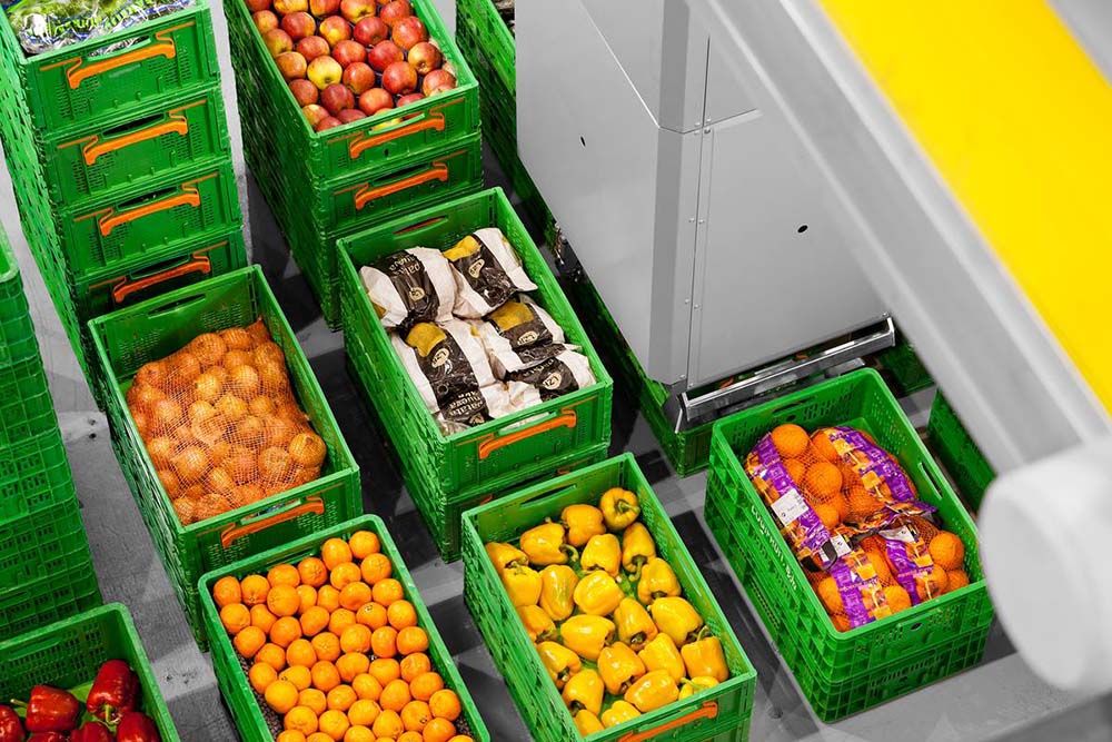Ящики с овощами и фруктами