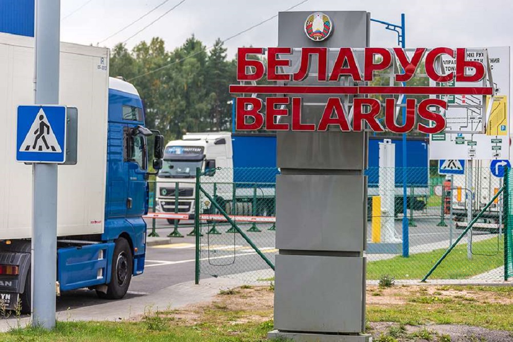 Фуры пересекают границу Беларуси Грузовики на белорусской границе